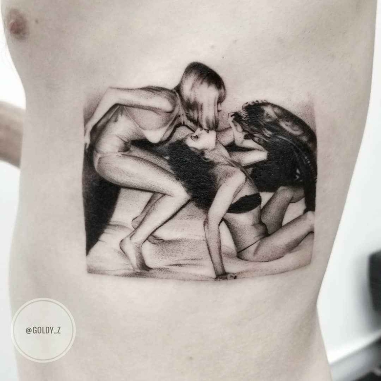타투 줄ата 콜로모이스카야, 검정과 흰색 스타일의 현실주의, 최소주의, 그래픽 | 미국