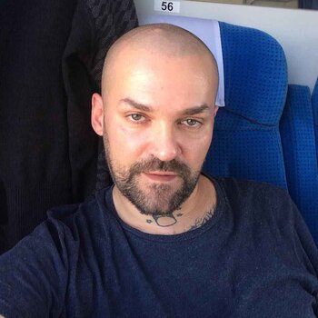 타투이스트 Marcin Aleksander Surowiec