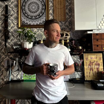 타투이스트 Ioann Leo ( LEO-VAN )