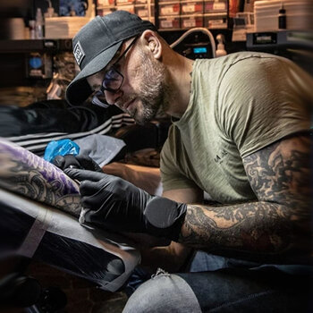 타투이스트 Ramūnas Jasiulis METAL-TATTOO