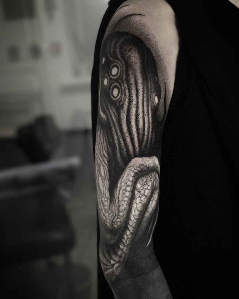 tattoo 아티스트 Deni Aktemirov black&grey realistic authors tattoo