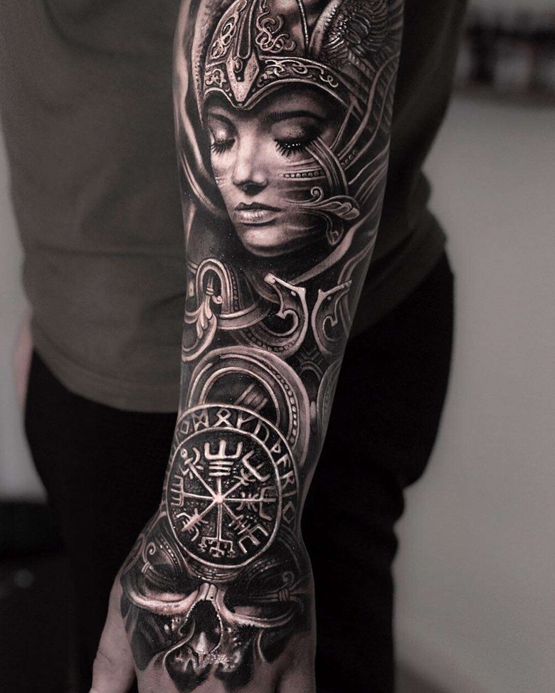 Tattoo 아티스트 머미아, 작가 스타일의 검은색&회색 포트레이트 초현실주의 현실 테이토 | 덴마크