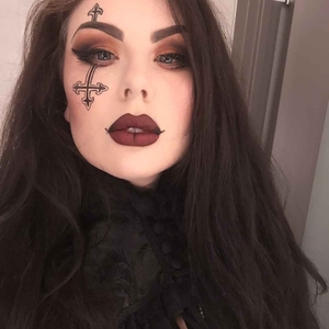 Hannah Flowers | London, United Kingdom | iNKPPL