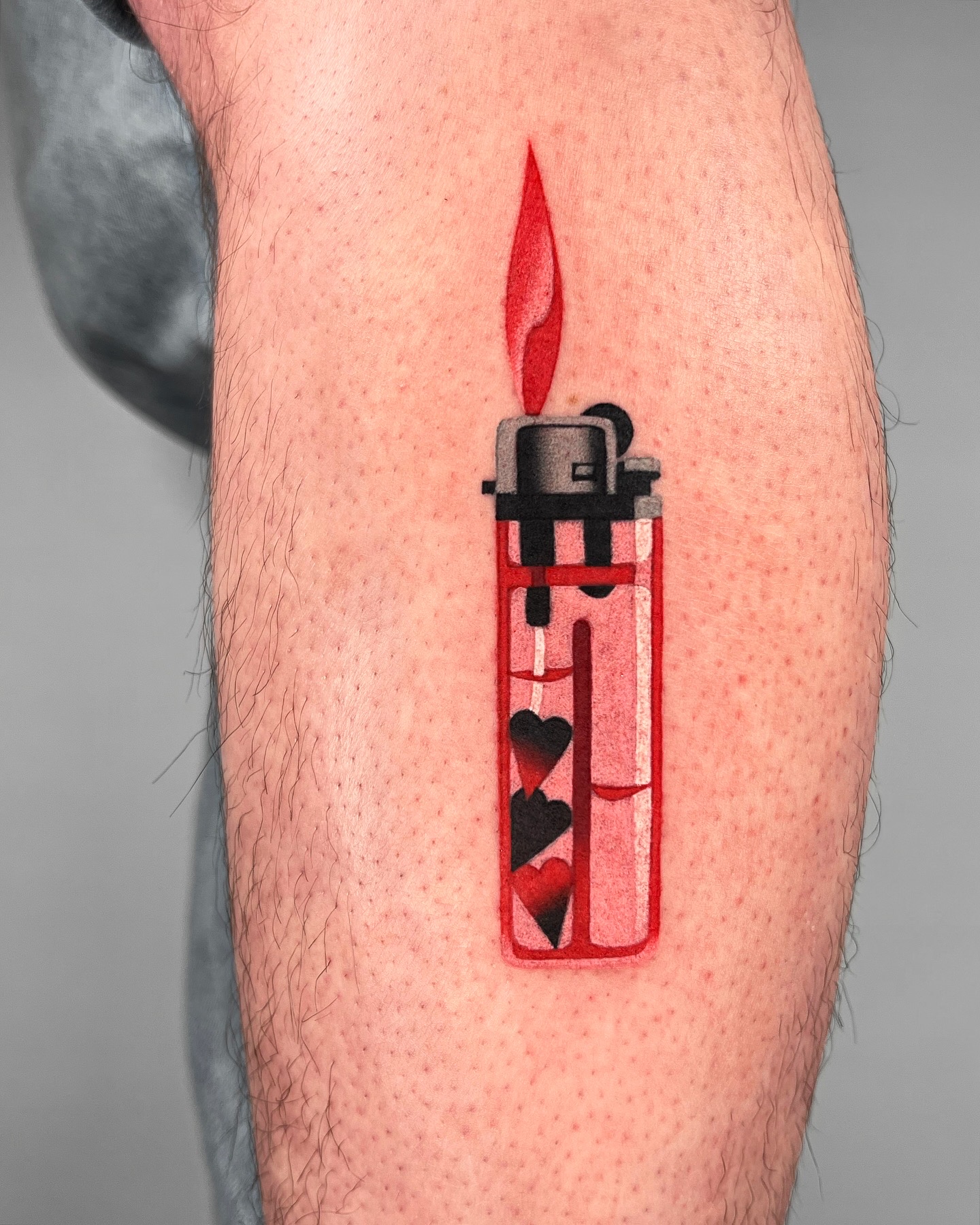 Зажигалка красная тату