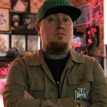 Evgeny Serdyuk: sobre coisas autoconstruídas, guerra e museu de tatuagem