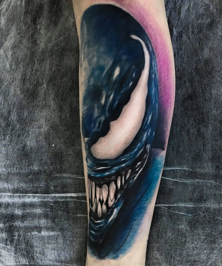 marvel Venom tattoo by @emretattoos 