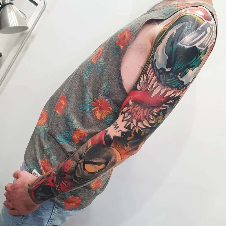 marvel Venom tattoo by @jess_lesenne_tattoo 
