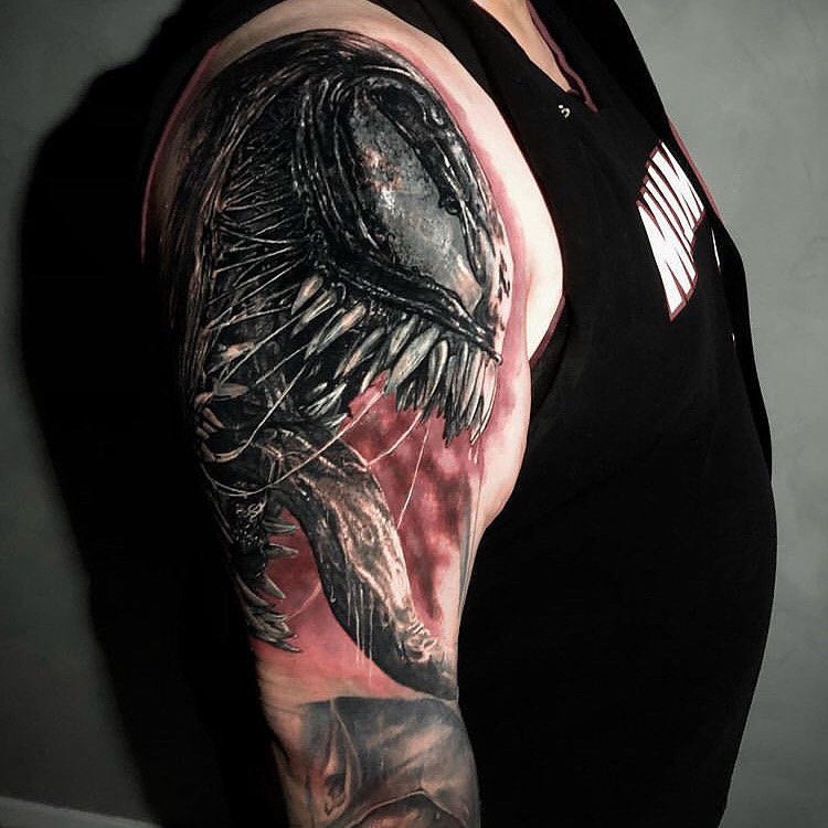 marvel Venom tattoo by @michaellopes_tattoo 