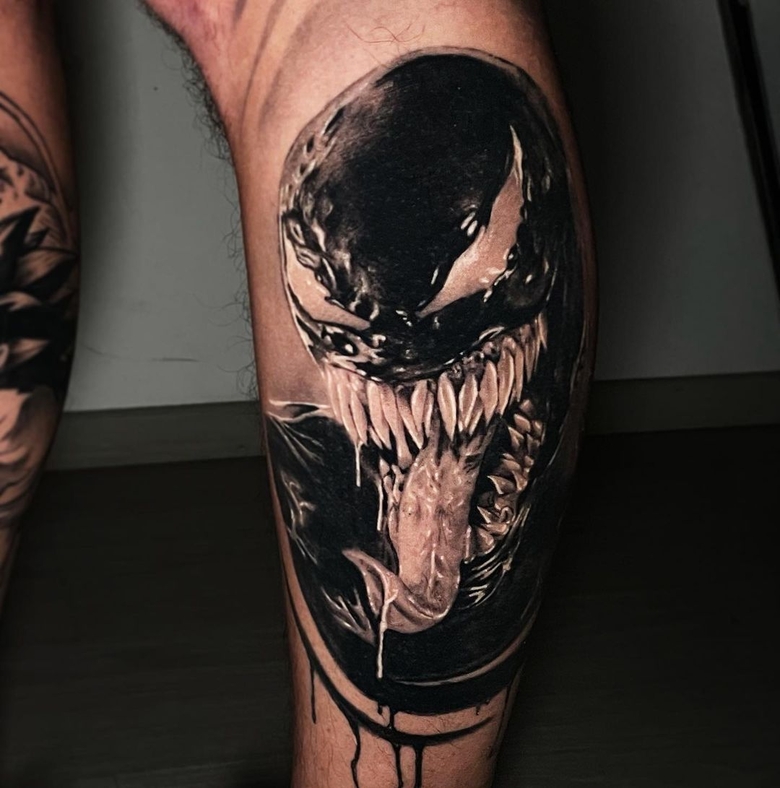 marvel Venom tattoo by @simone_pettorossi_tattoos 