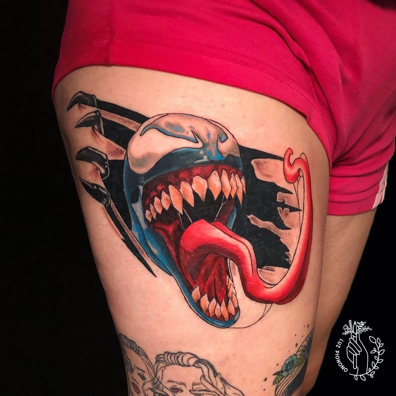 marvel Venom tattoo by @luzpiononotattoo 