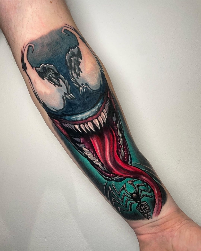 marvel Venom tattoo by @body.tatts 