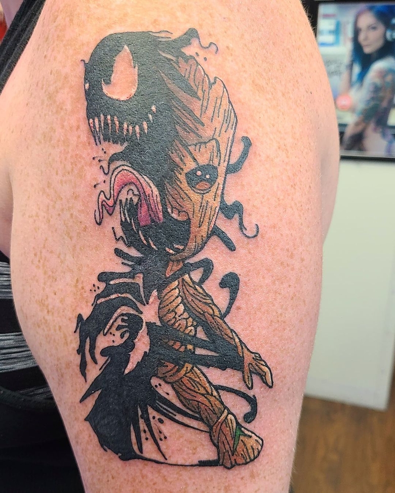 marvel Venom tattoo by @tattdaddy1994 
