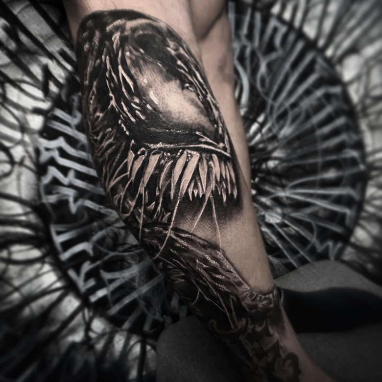 marvel Venom tattoo by @deadsoul_tattoos 