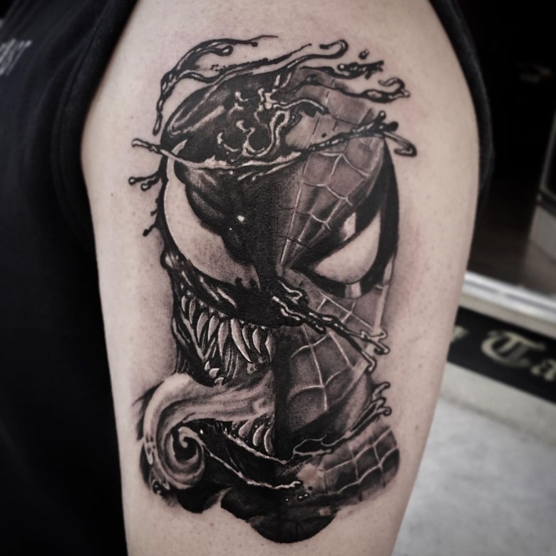 marvel Venom tattoo by @luca_gardiman 