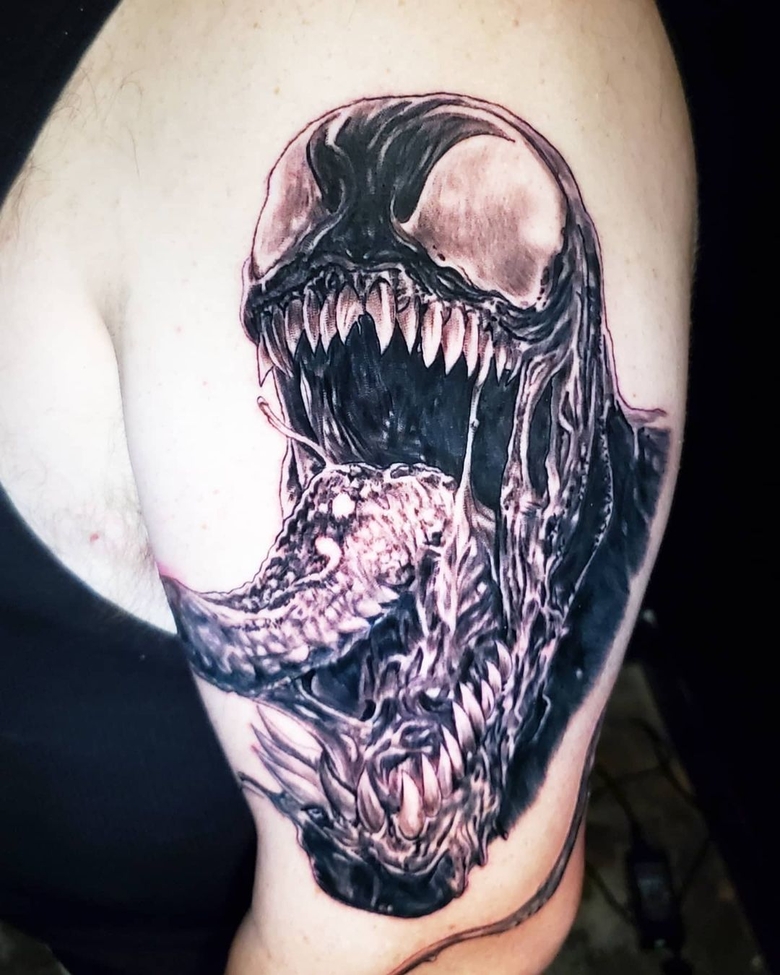 marvel Venom tattoo by @kylestofferahntattoos 