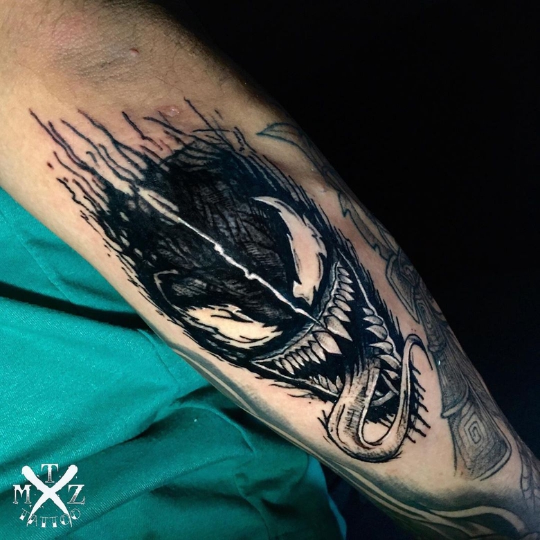 marvel Venom tattoo by @fmartineztattoo 