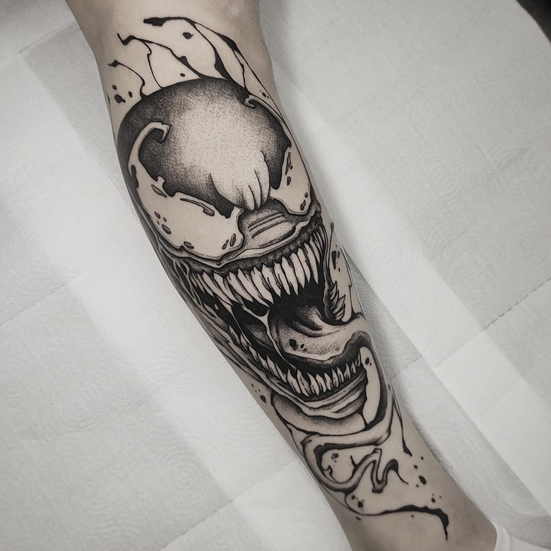 marvel Venom tattoo by @leonardoneumann 