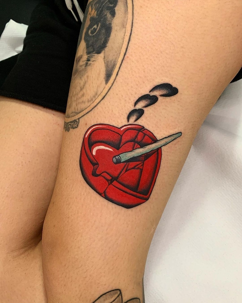 Tatuagem tradicional com escrita à mão do autor por Julian Columbia