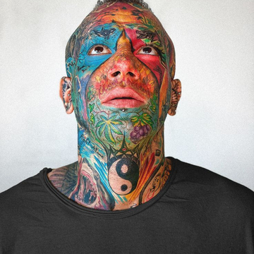 Pop star iraniano Tataloo condenado à morte por blasfêmia