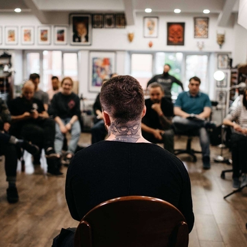 A primeira fase do painel de discussão no Bugpin Tattoo