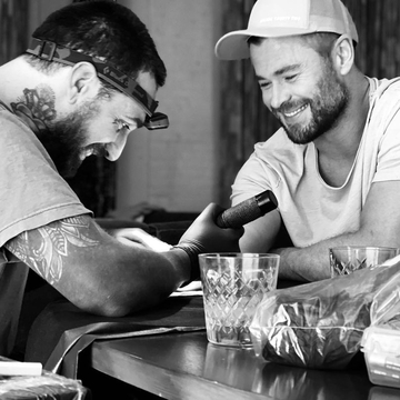 Chris Hemsworth novo tatuagem por Dillon Forte