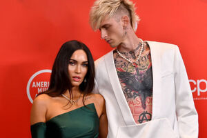 Tattoo Bombshell: A cobertura surpreendente de Machine Gun Kelly surpreende os fãs
