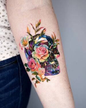 Micro-realismo com um toque de cor: o estilo distintivo do artista de tatuagem Nonlee