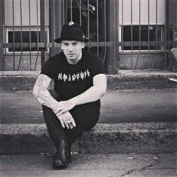 Artista de tatuagem Mirko Sata