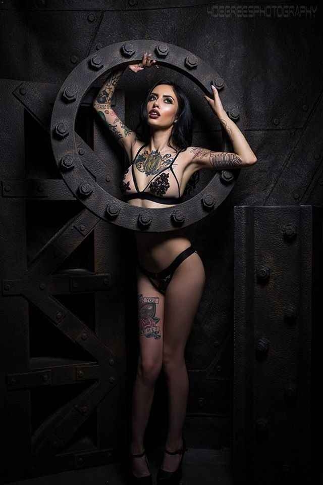 Modelo de tatuagem Karla Blackburn