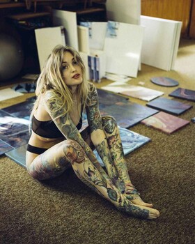 Modelo tatuado Torrie Blake