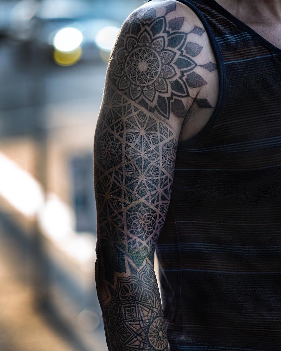 Artista de tattoo Dillon Forte, estilo de autor black authors de ornamento geométrico sagrado | EUA