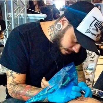 Artista de tatuagem Paulo Reis