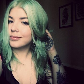 Artista de tatuagem Samantha Smith