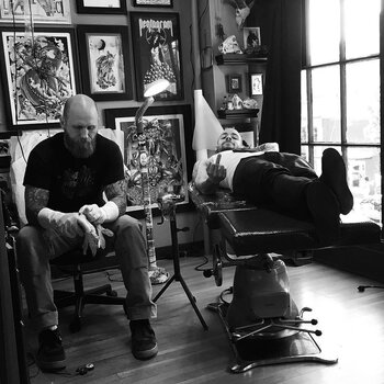 Artista de tatuagem Christopher Jade