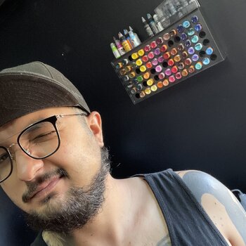 Artista de tatuagem David Hidalgo Hernández