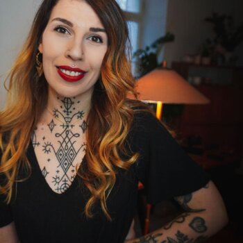 Artista de tatuagem Jessi