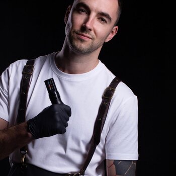 Artista de tatuagem Alexander Yanitskiy