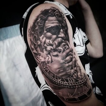 Artista de tatuagem Tanya Taljaard