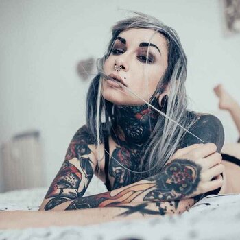Modelo de tatuagem Slim Suicide