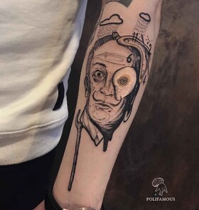Tatuagem surrealista preta por Conio