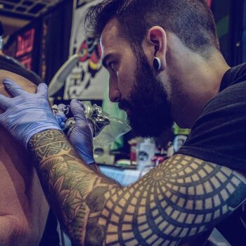 Artista de tatuagem Jake Gordon