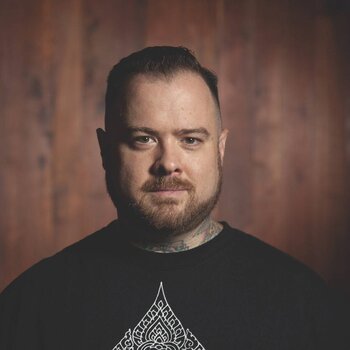 Artista de tatuagem Russ Abbott