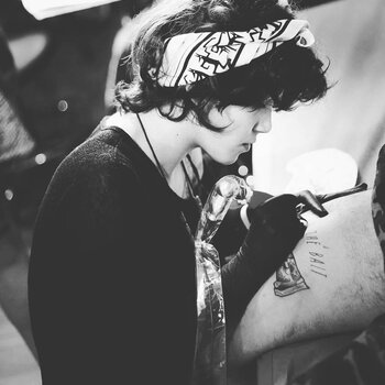 Artista de tatuagem Shiran Koro