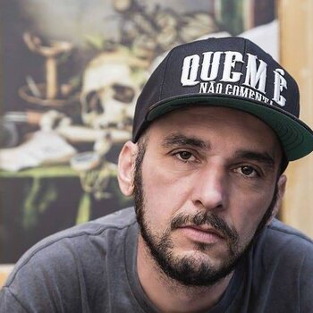 Artista de tatuagem Duda Lozano