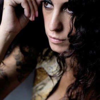 Artista de tatuagem Laura Juan
