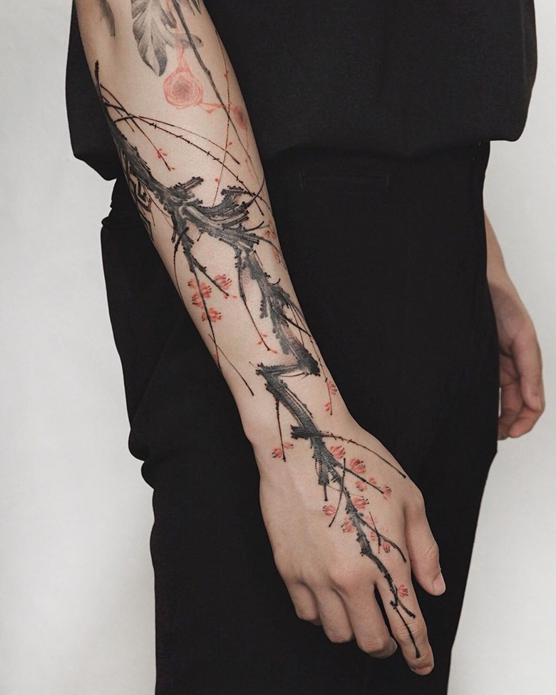 Tradições orientais e romântico em tatuagens por Ati