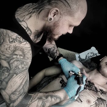 Artista de tatuagem Victor Pavlyuchenko