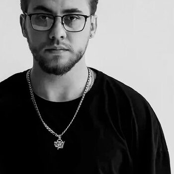 Artista de tatuagem Artem Esipov