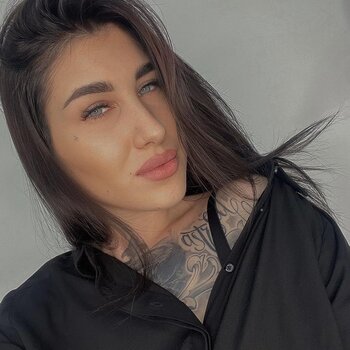 Artista de tatuagem Diana Veycman