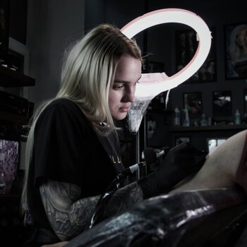 Artista de tatuagem Lolita lulu
